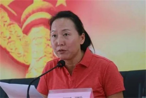 第一位欧文斯奖的田径运动员是谁