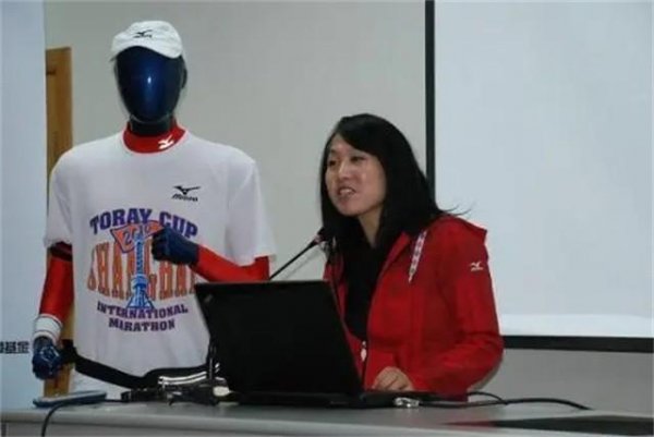 第一位欧文斯奖的田径运动员是谁