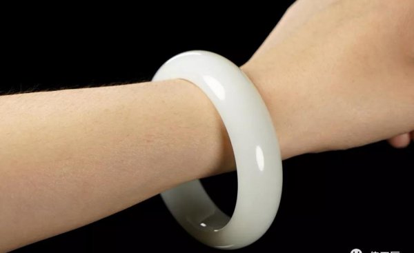 和田玉可以带着洗澡吗