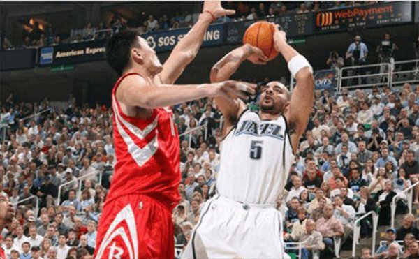 周琦身高臂展为什么会这么长