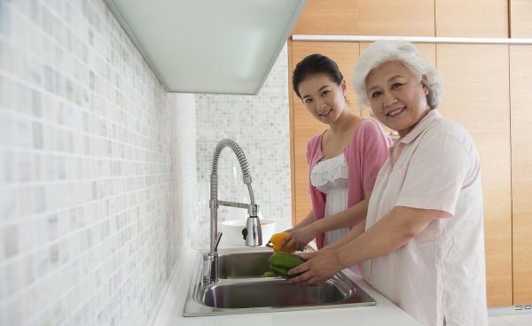 不喜欢婆婆但又要住一起怎么办