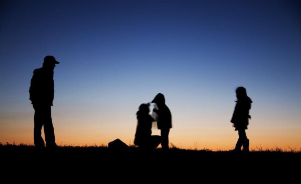 亲情爱情友情哪个最重要怎么回答