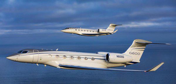 飞机每小时行驶多少千米