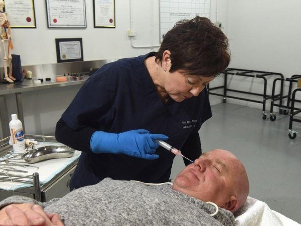 注意千万别摸去世亲人的身体