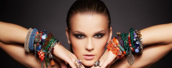 五行属于水性戴什么好