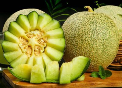 哈密瓜怎么削皮比较省事 怎样去皮切块