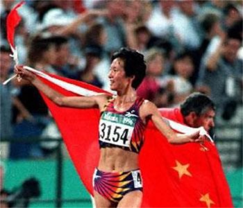第一位欧文斯奖的田径运动员是谁 田径冠军王军霞简介