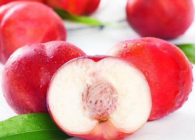 油桃里面发黑怎么回事 油桃靠近核的位置发黑能吃吗