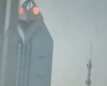 广州一大厦“亮眼发光”似蟑螂 意外拍到大厦生动形象