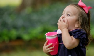 夏天用塑料水杯好吗 夏天长期用塑料水杯好吗