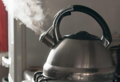 刚烧开的热水能放冰箱吗 开水放冰箱里多久会变凉