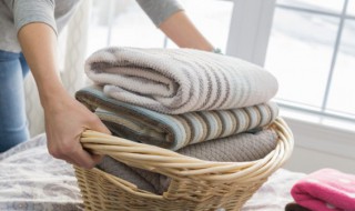 属鸡女配什么颜色衣服旺财 属鸡女人穿什么颜色衣服招财