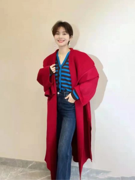 衣服红配蓝好看吗