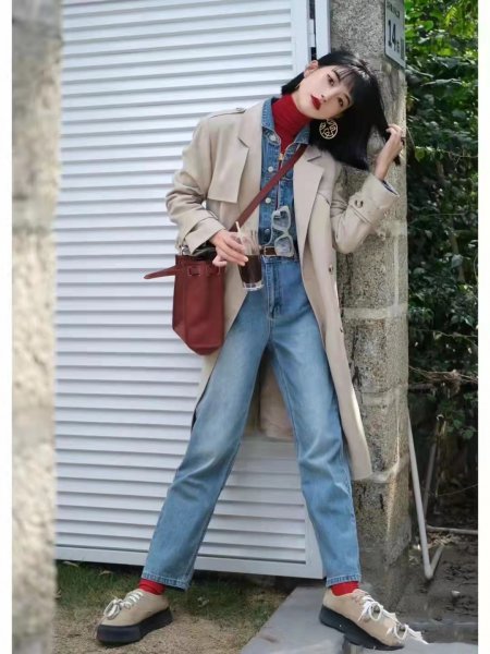 衣服红配蓝好看吗