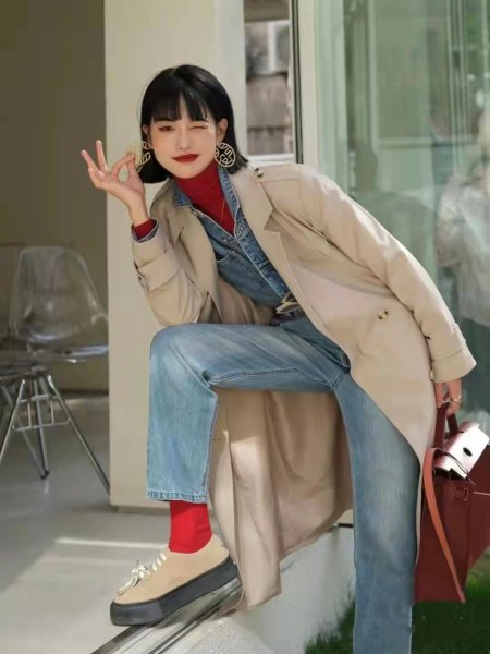 衣服红配蓝好看吗