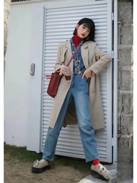 衣服红配蓝好看吗