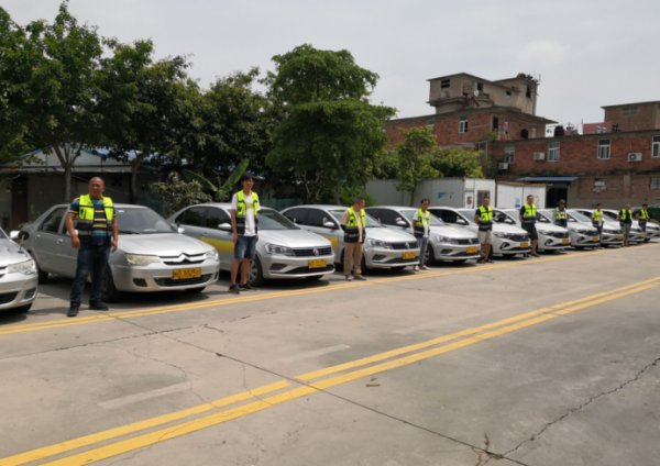 自动挡汽车坡道起步的正确方法