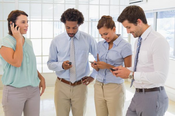 过年领导发红包该不该收