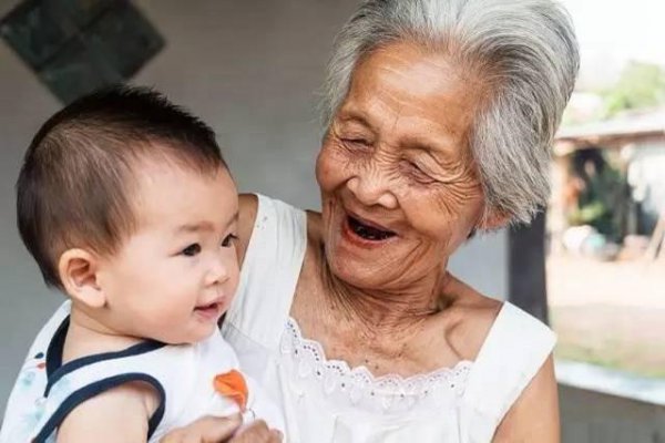 婆婆抢占宝宝的心理