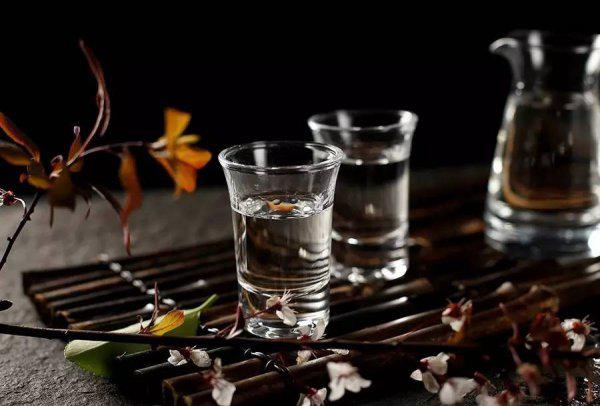 衣服被染色了怎么能恢复原来的颜色