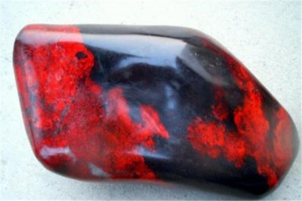 鸡血石民间鉴定办法