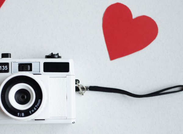 女孩喜欢你明显的肢体暗示