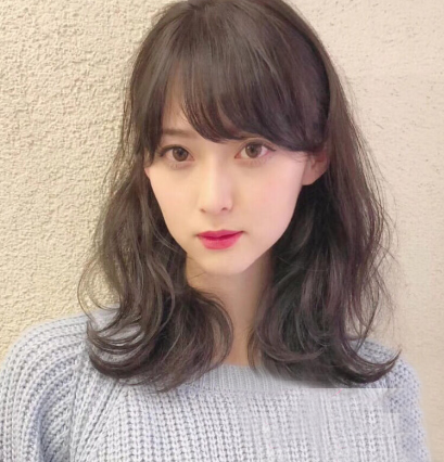 什么颜色头发显年轻显肤色白