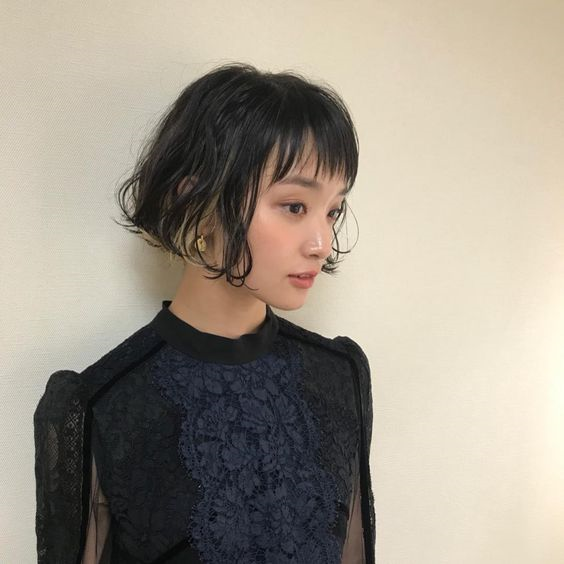 什么颜色头发显年轻显肤色白