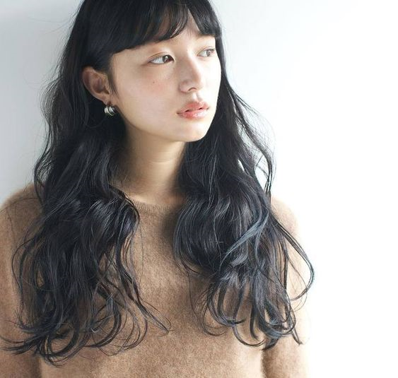 什么颜色头发显年轻显肤色白