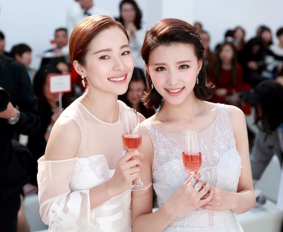 百克力老婆是做什么工作的