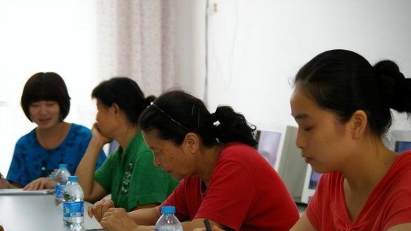 家长委员会是干什么工作的