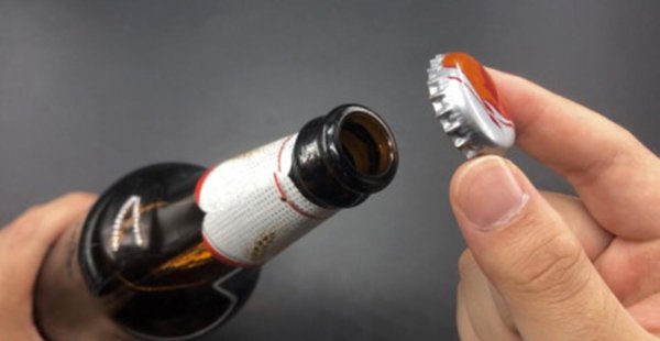 打火机怎么开啤酒瓶盖子技巧