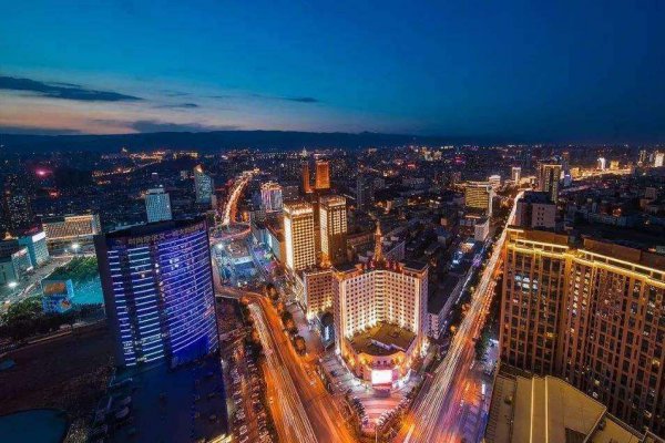 草原钢铁城是哪个城市的别称