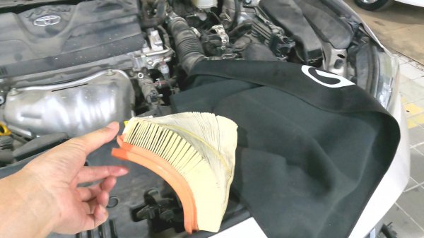 发动机舱可以用水冲吗