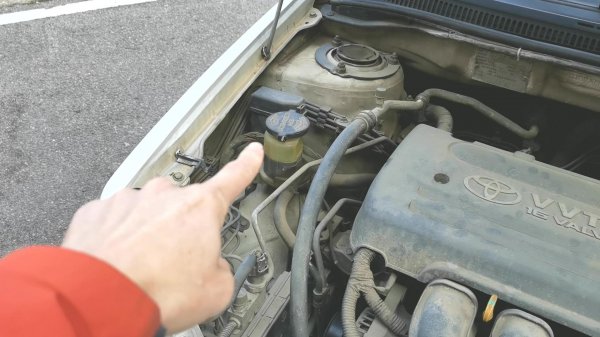 发动机舱可以用水冲吗