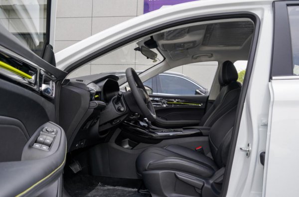 吉利和荣威哪个质量好