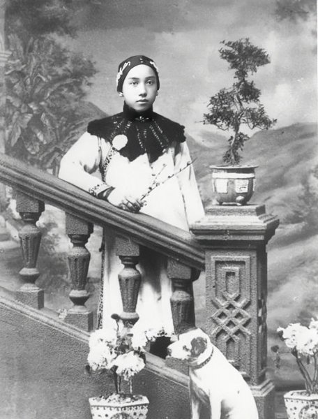 中国银幕的第一位女演员