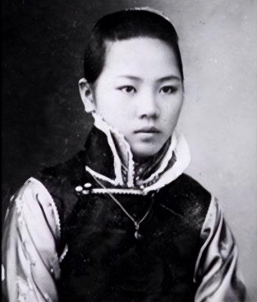 中国银幕的第一位女演员