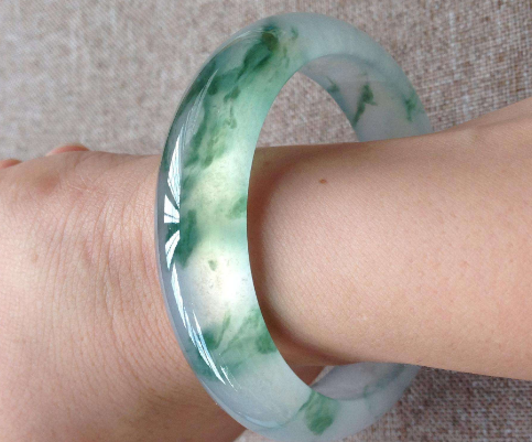 买冰种飘花翡翠注意好点