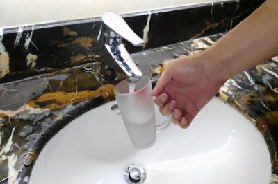 自来水烧开了喝对身体有害吗 自来水和桶装水哪个更健康呢