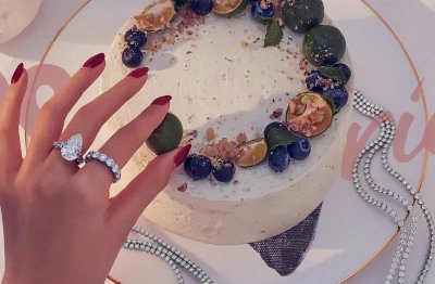 左手中指戴戒指代表什么意思 中指戴戒指有什么特殊含义