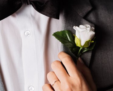 女孩喜欢你明显的肢体暗示 哪些肢体暗示说明女人喜欢你