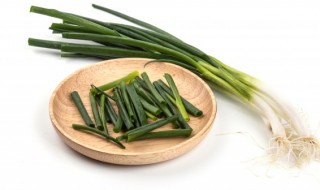 喝蜂蜜水可以吃葱吗 喝蜂蜜水能不能吃葱呢