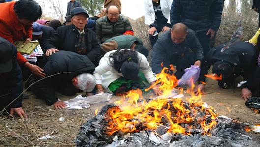 农村清理坟草禁忌