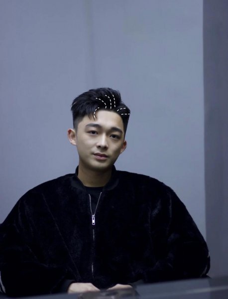 男士长脸适合什么发型