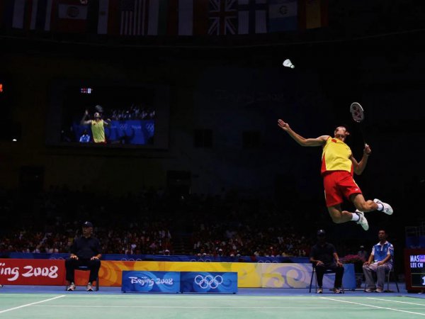 羽毛球怎么扣球才有力量