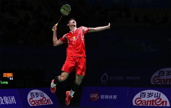 羽毛球怎么扣球才有力量