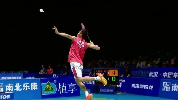 羽毛球怎么扣球才有力量