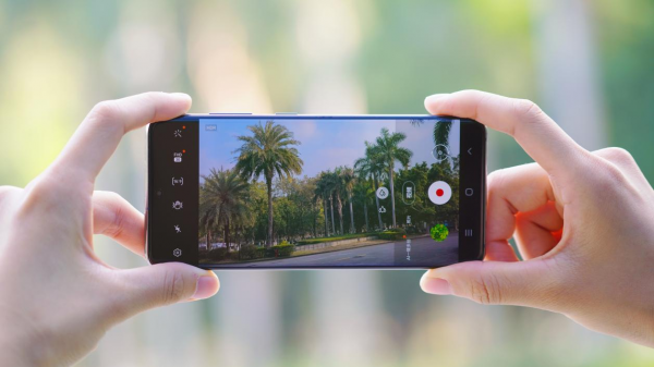 三星s20是曲面屏吗