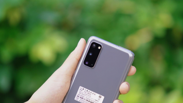 三星s20是曲面屏吗